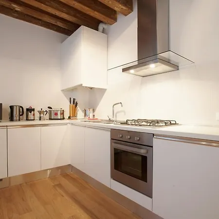 The Lion's House Apt2 شقة *