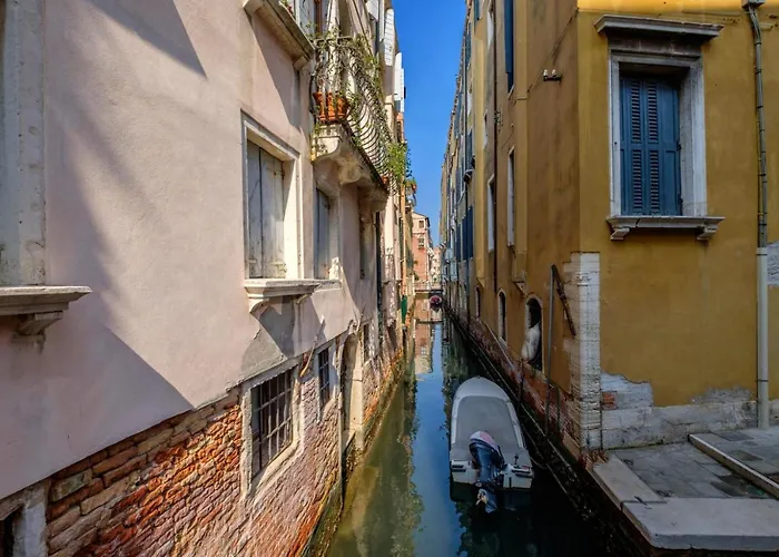 The Lion's House Apt2 *